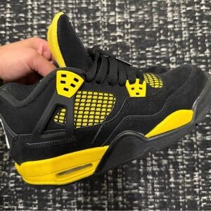 Jordan 4 “Thunder 2023”